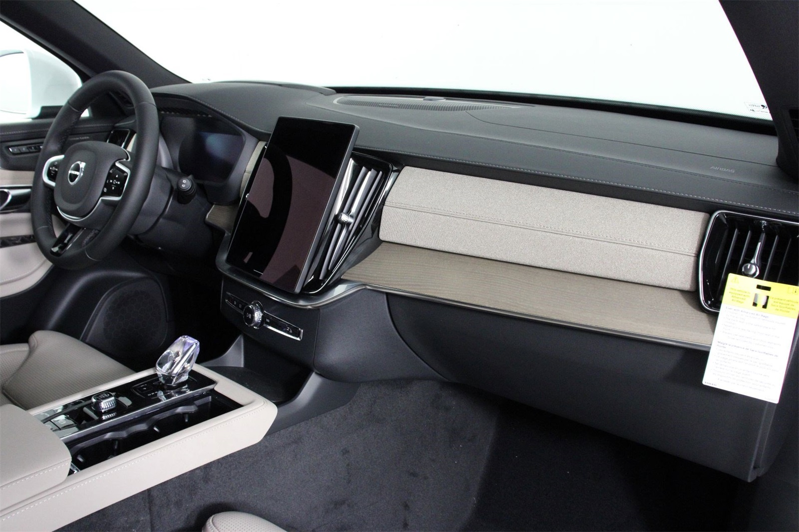 2026 Volvo XC90 photo 9