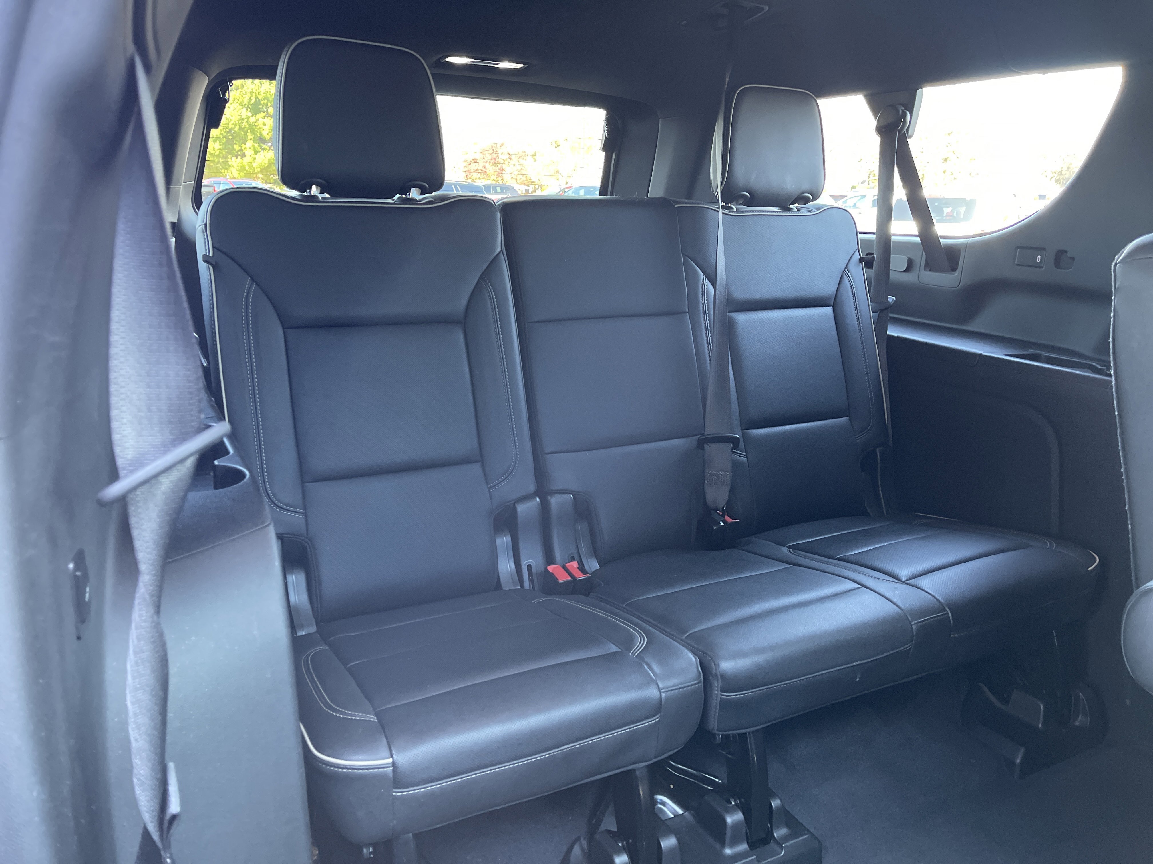 2021 Chevrolet Suburban Premier photo 2