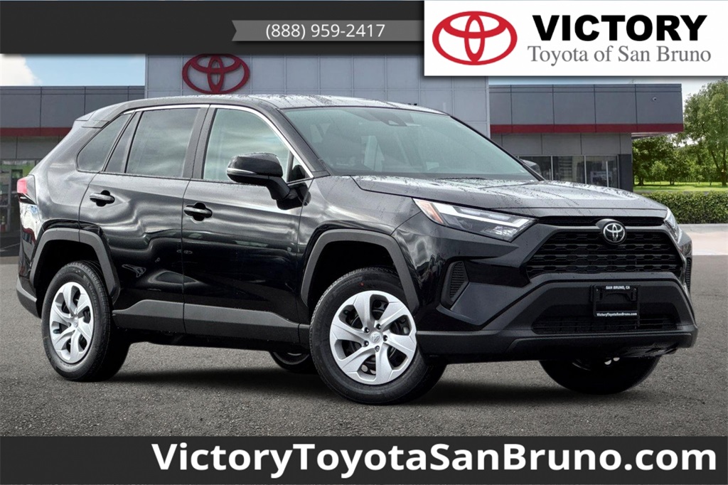 2025 Toyota RAV4 LE's photo