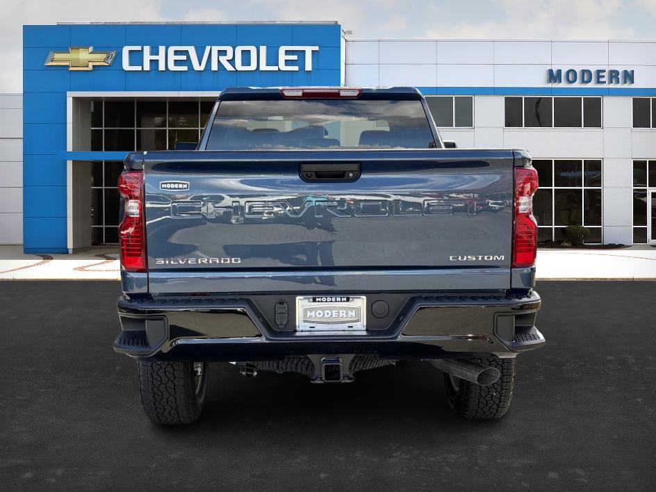 2026 Chevrolet Silverado 2500HD Custom photo 4