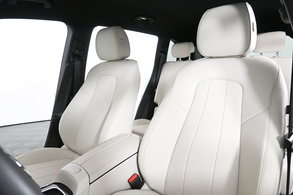 2025 Mercedes Benz GLB 250 photo 2