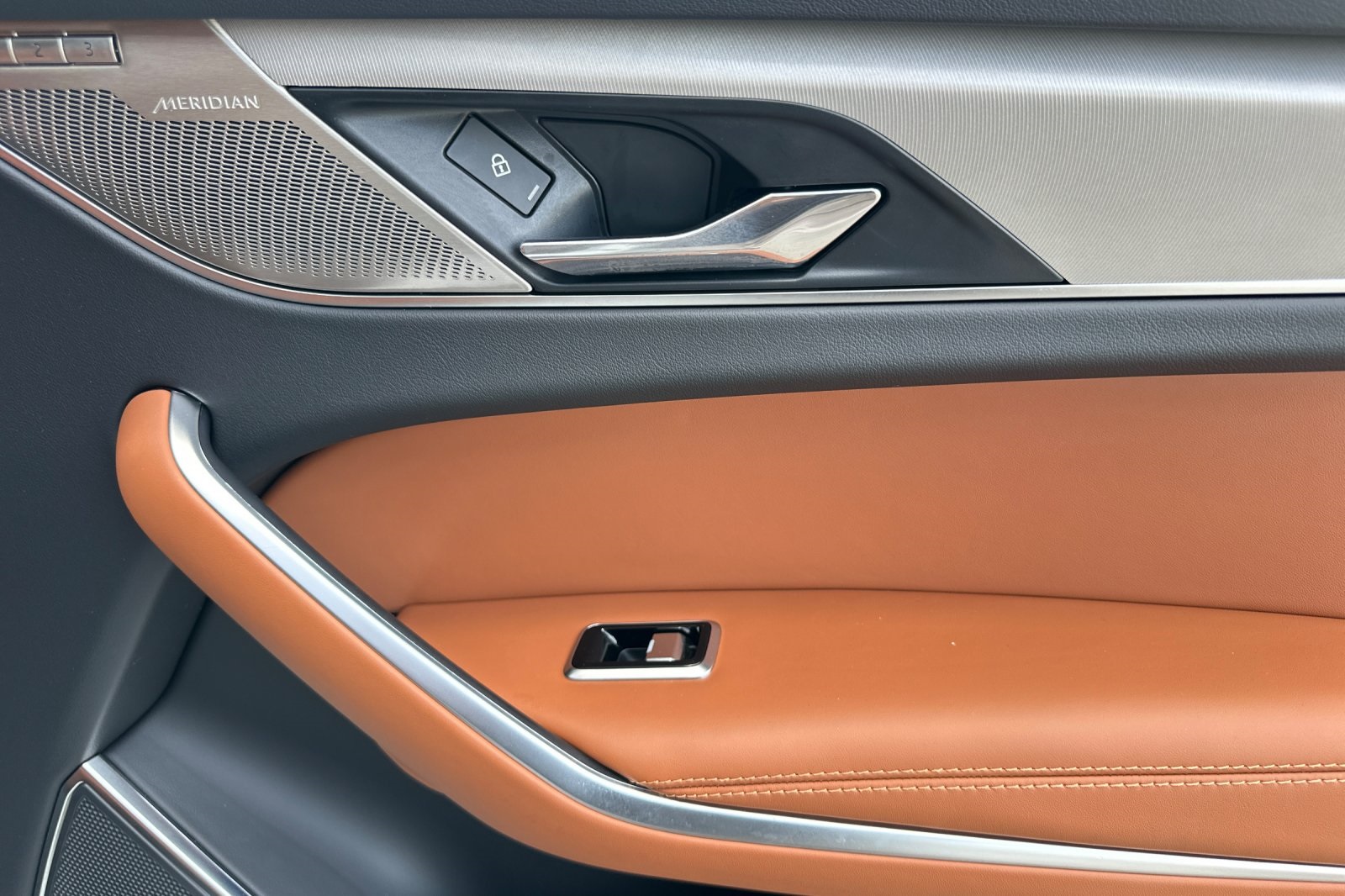 2025 Jaguar F-PACE P400 R-Dynamic S photo 18