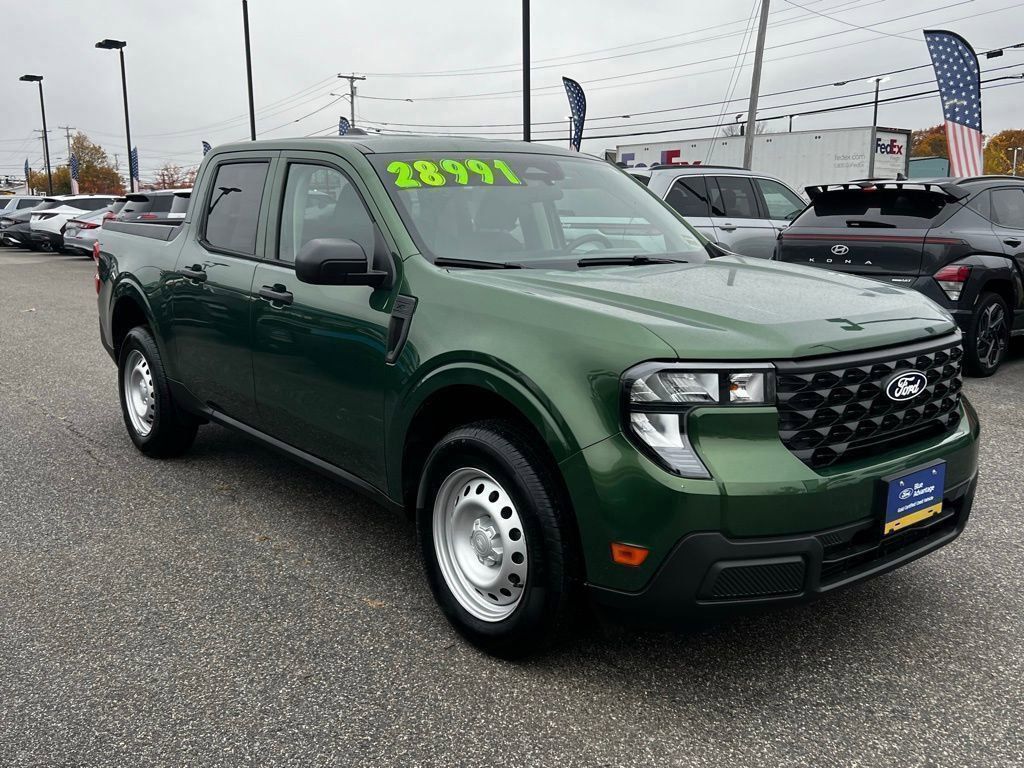 2025 Ford Maverick XL's photo