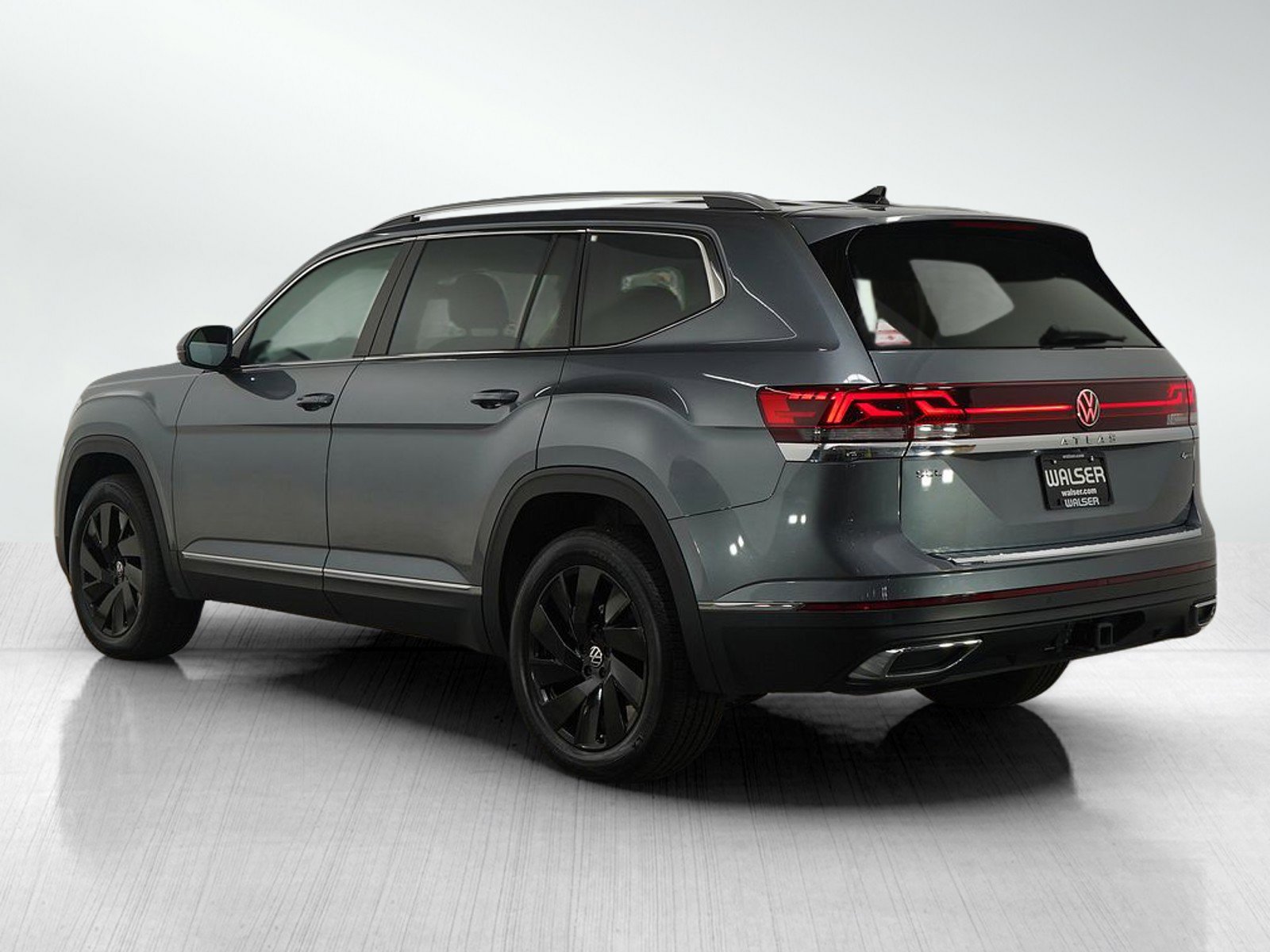 2024 Volkswagen Atlas SEL photo 3