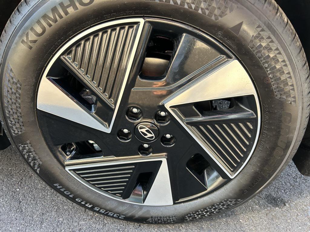 2025 Hyundai Ioniq 5 SE Standard Range photo 8