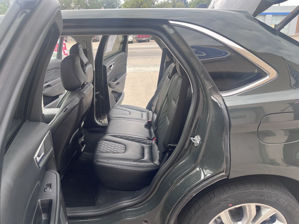 2024 Ford Edge Titanium photo 10