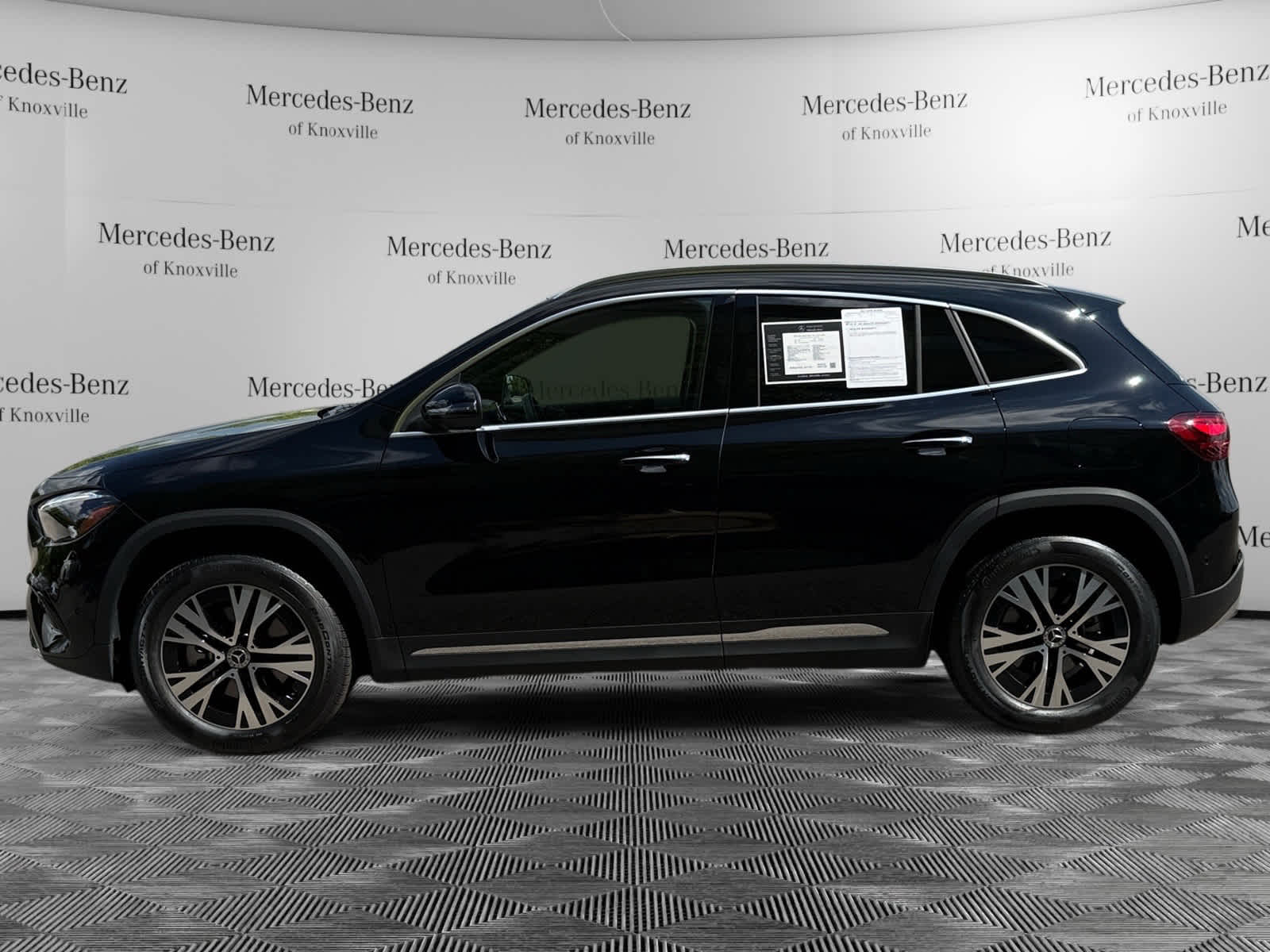 2025 Mercedes Benz GLA 250 4MATIC photo 2