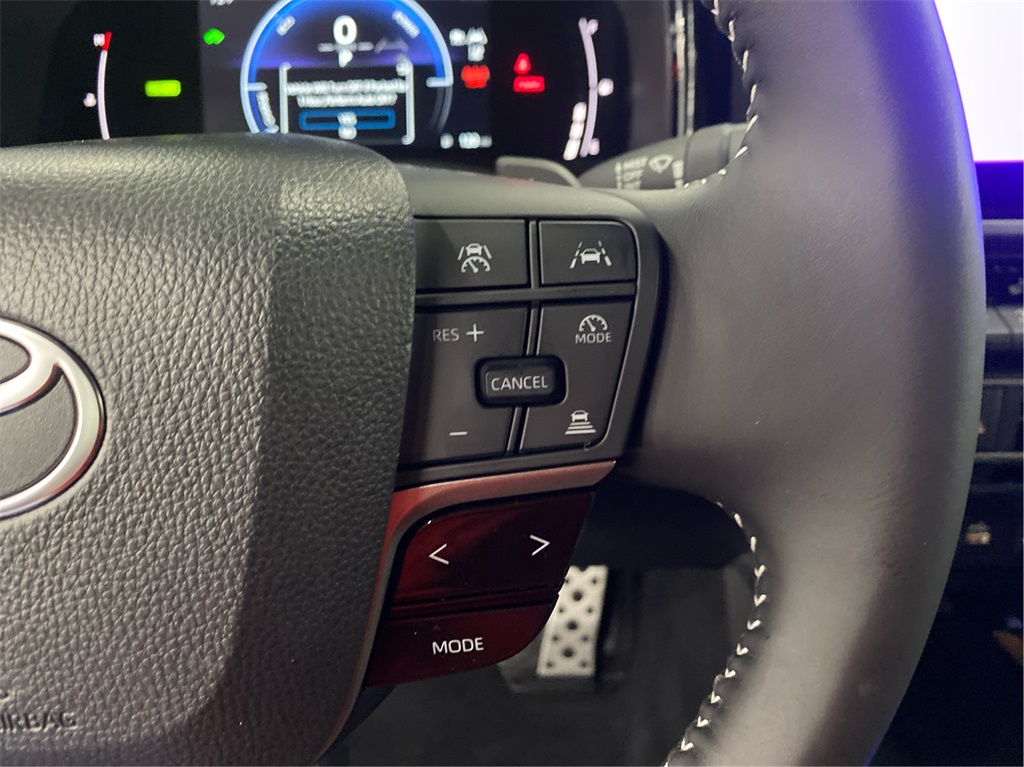 2025 Toyota Camry SE photo 19