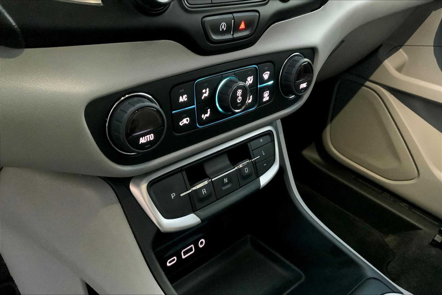 2024 Gmc Terrain SLT photo 14