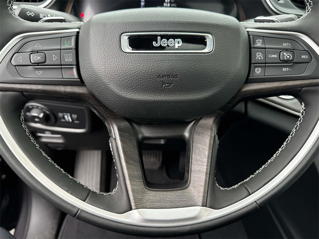 2025 Jeep Grand Cherokee Limited photo 18