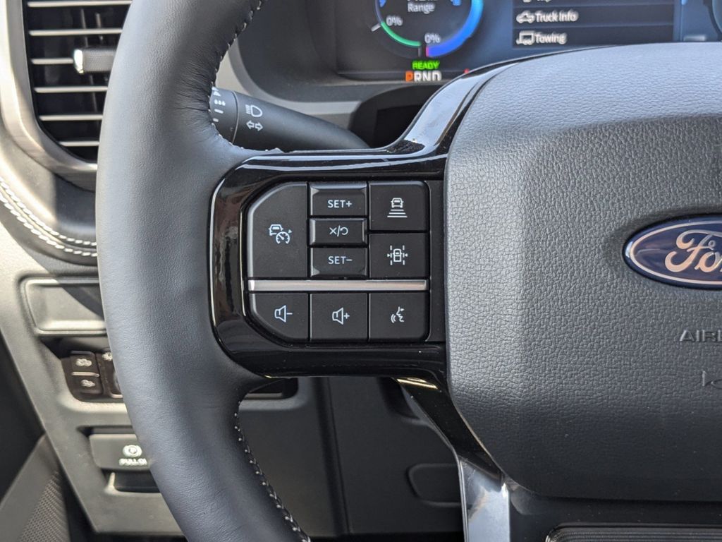2025 Ford F-150 Lightning Platinum photo 27