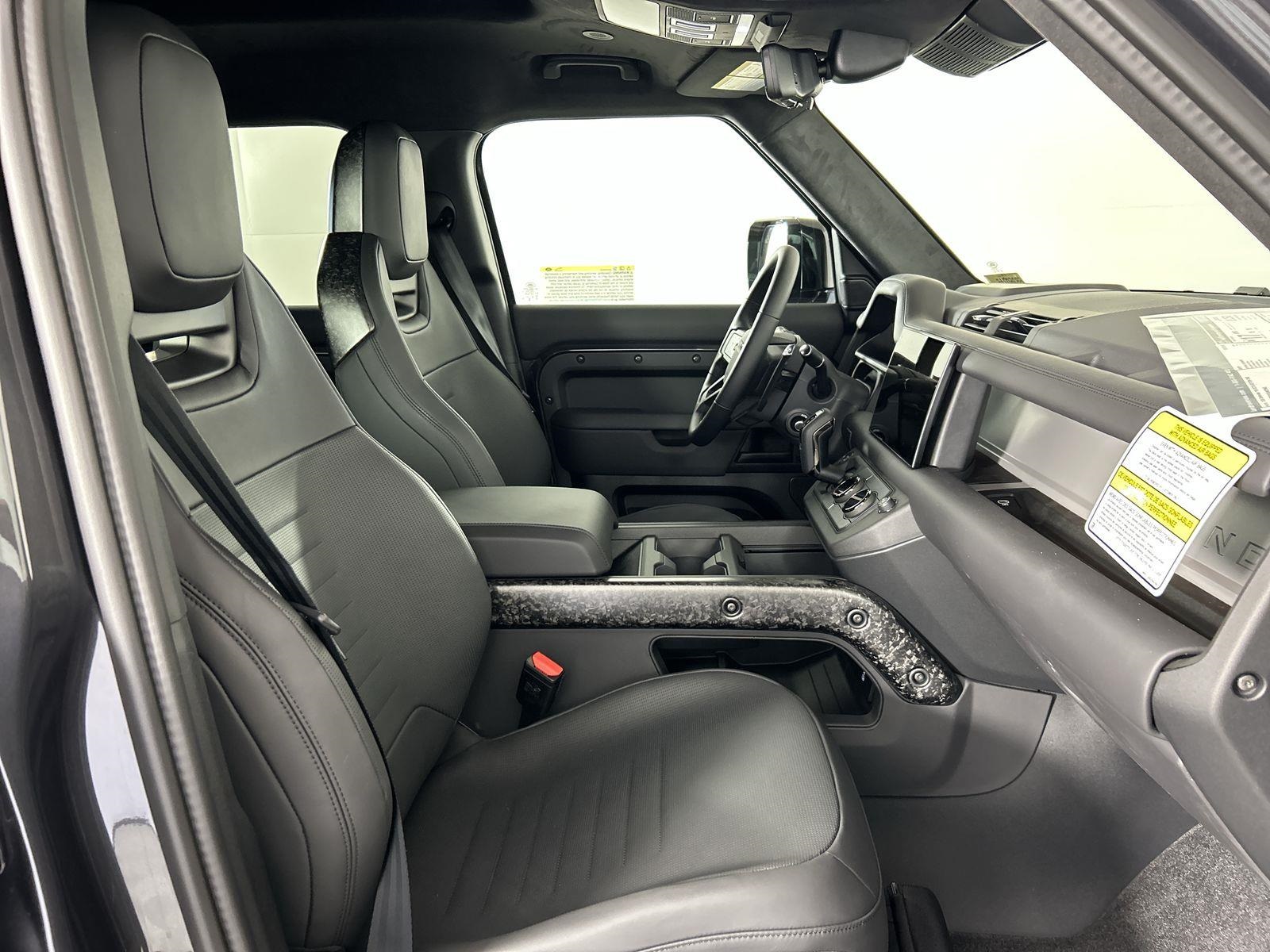 2025 Land Rover Defender 110 photo 29