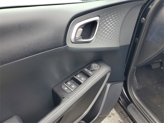 2025 Kia Soul LX photo 6