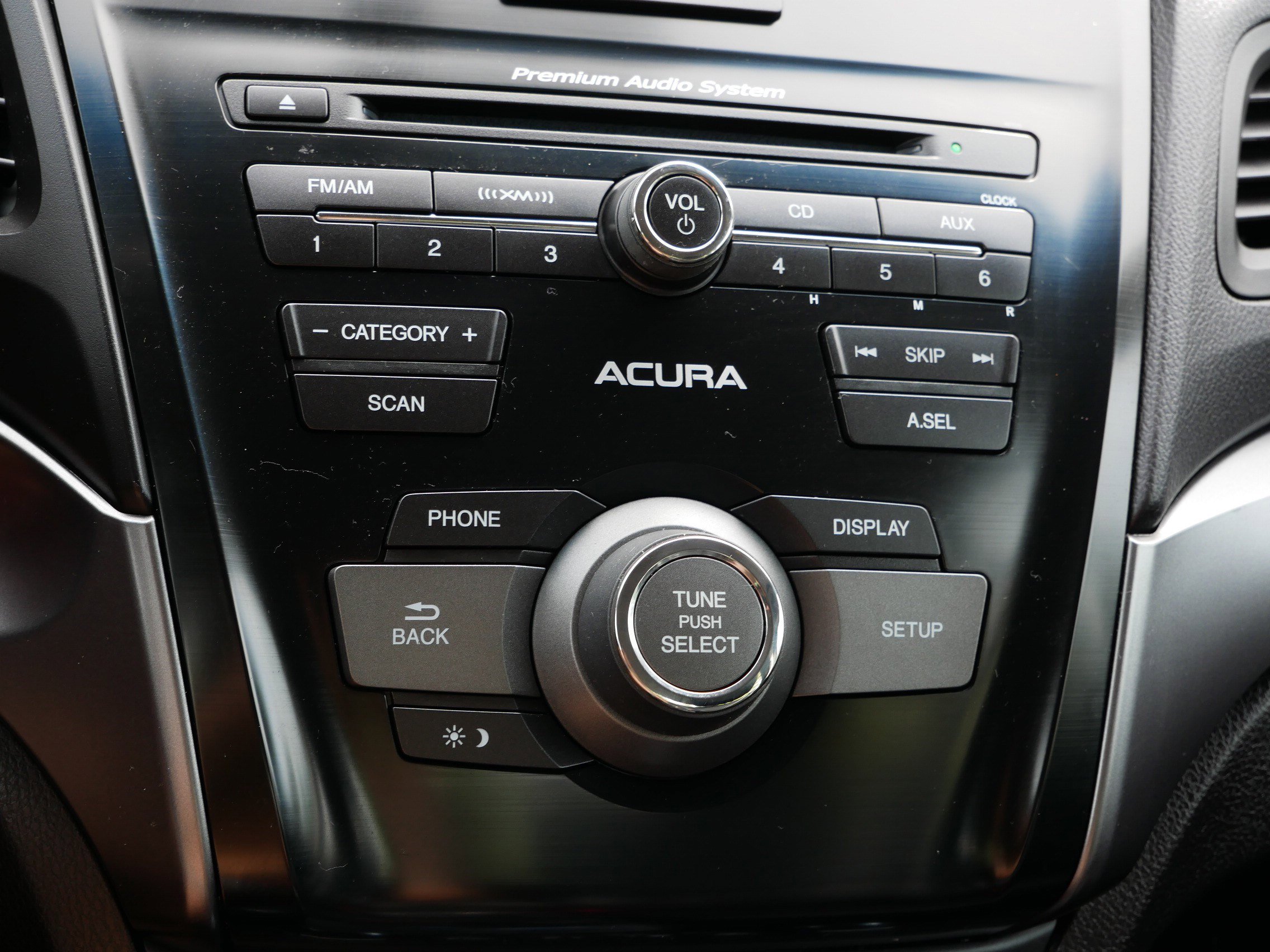 2013 Acura ILX 2.0L Premium photo 32