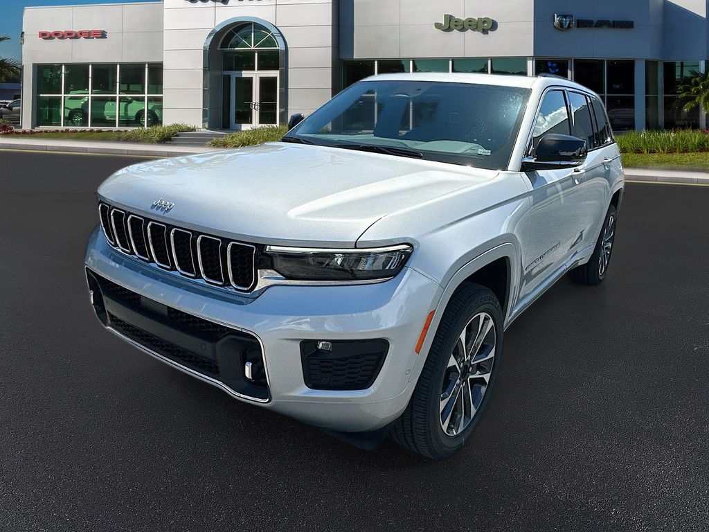 2025 Jeep Grand Cherokee Overland photo 3