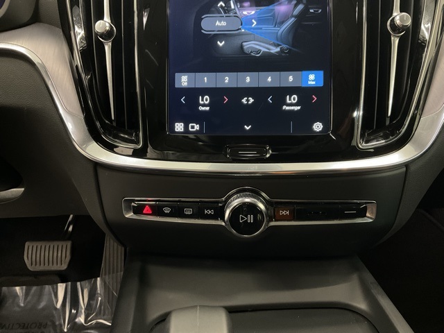 Used 2024 Gray Volvo B5 Core Dark Theme image 20