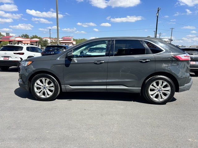 2021 Ford Edge Titanium photo 2