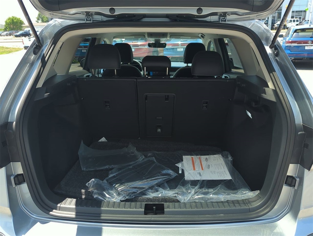 2025 Volkswagen Taos SE photo 20