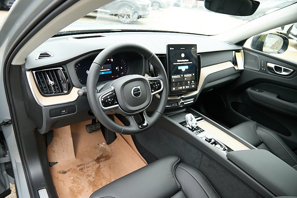 2026 VOLVO XC60 - Image 11