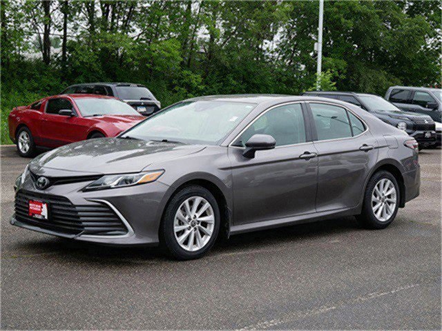 2023 Toyota Camry LE photo 3