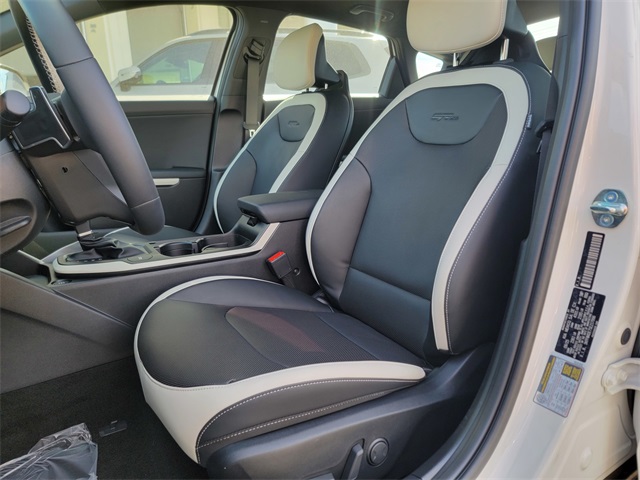 2025 Kia K4 GT-Line photo 13