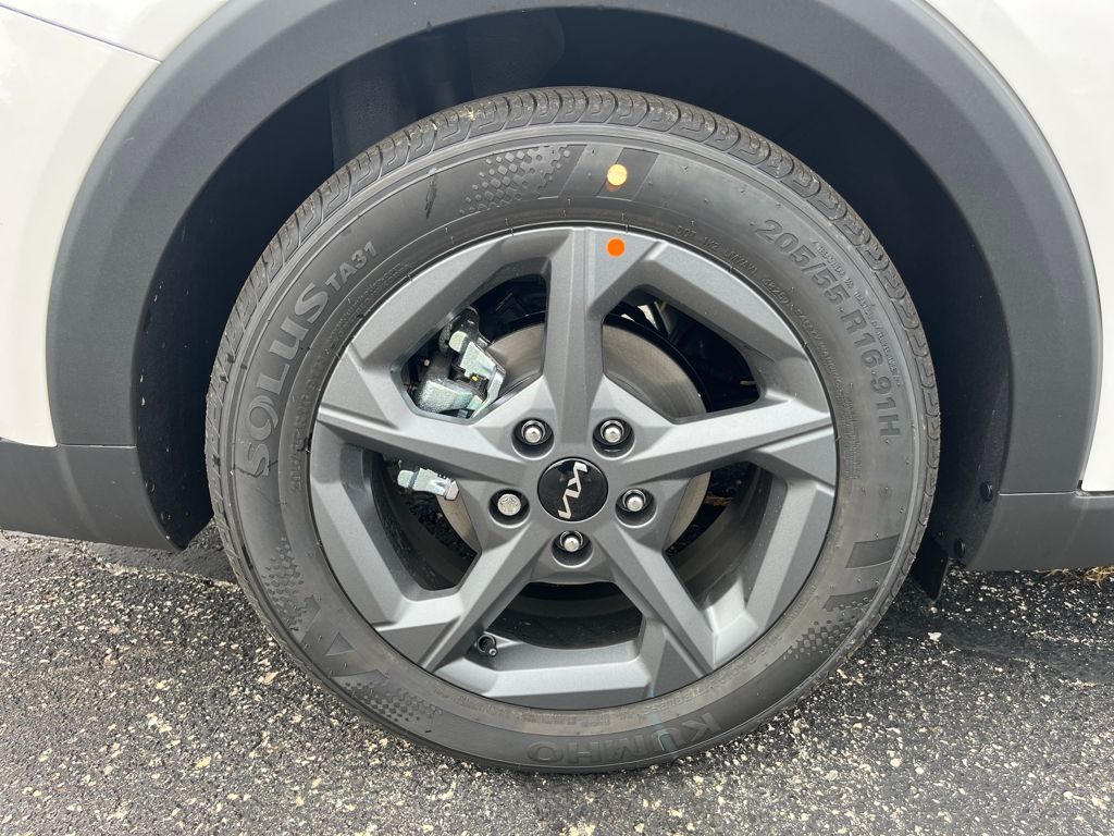 2025 Kia K4 LXS photo 12