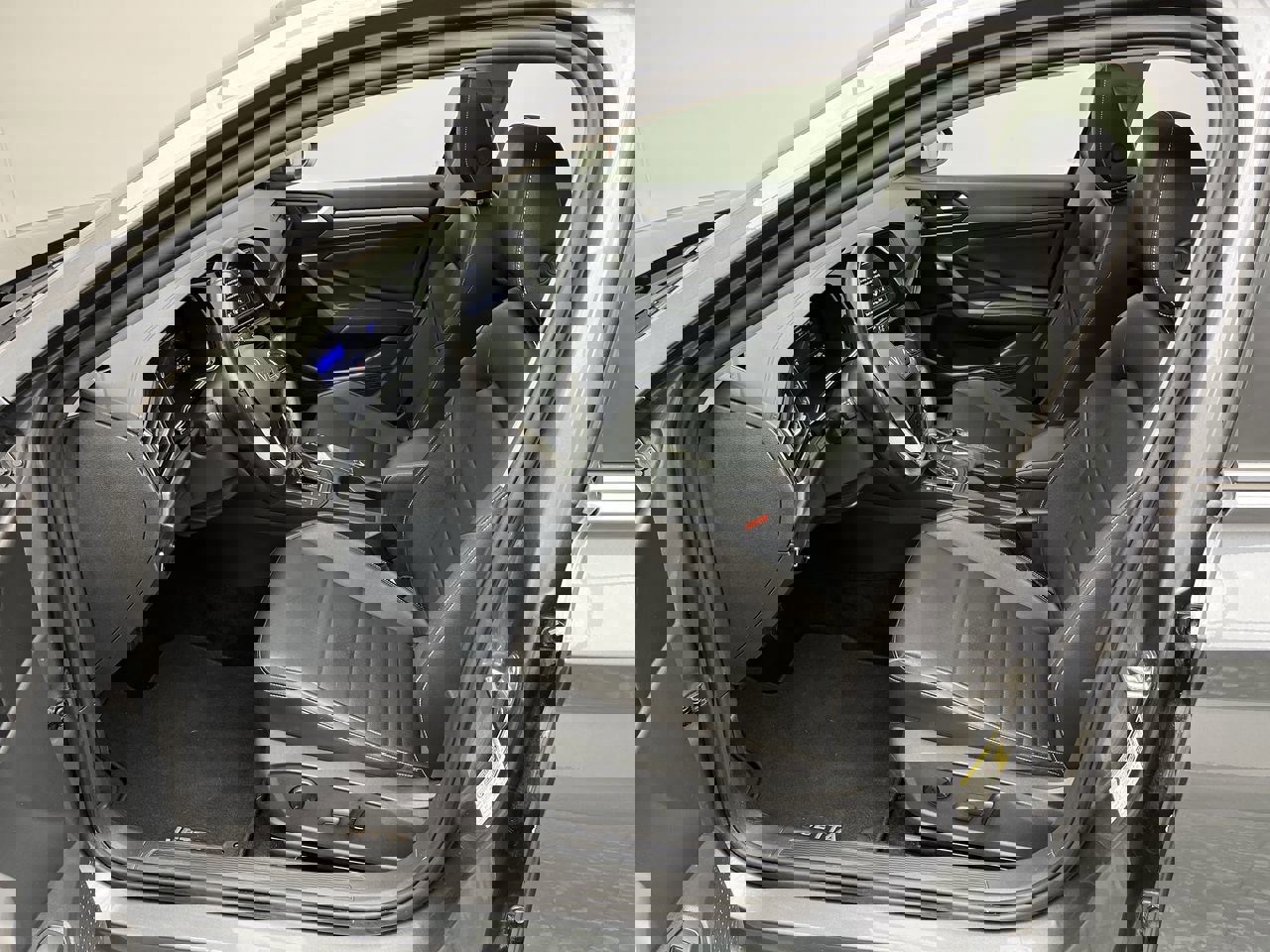 2023 Volkswagen Jetta SE photo 3