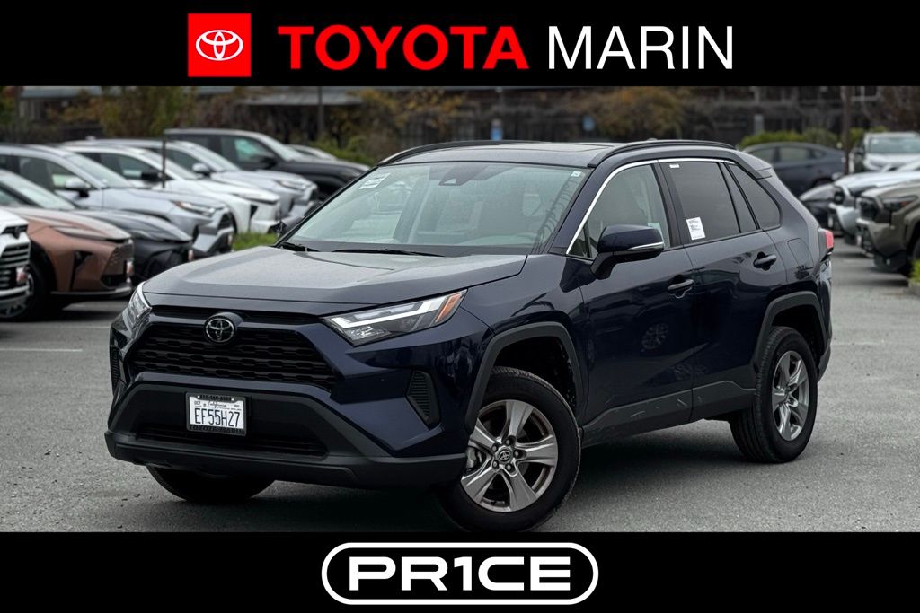 2025 Toyota RAV4 XLE's photo