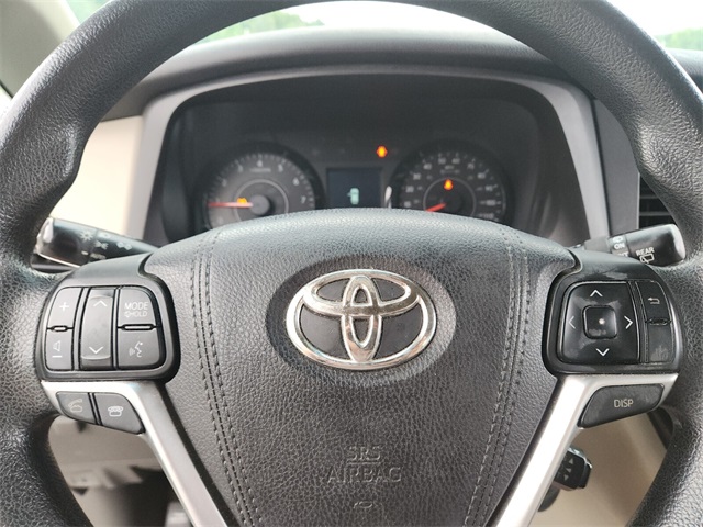 2015 Toyota Sienna LE photo 22