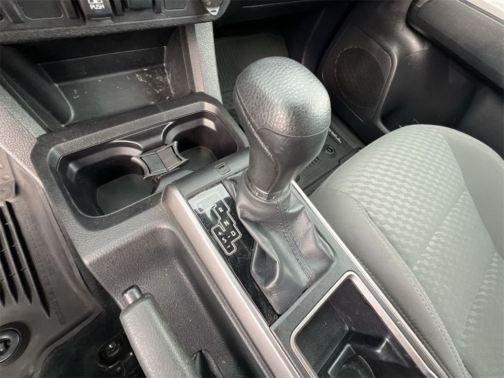 2022 Toyota Tacoma SR5 photo 24