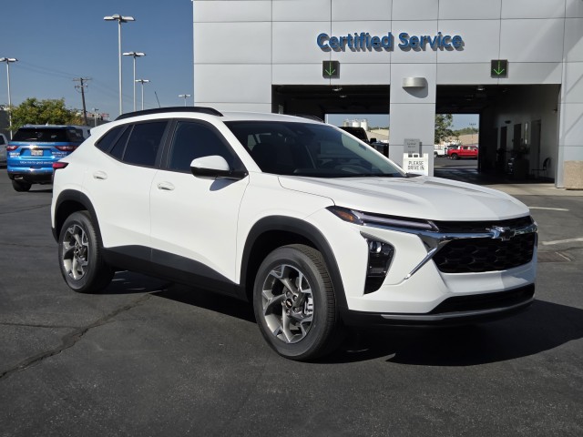 2026 Chevrolet Trax LT photo 2