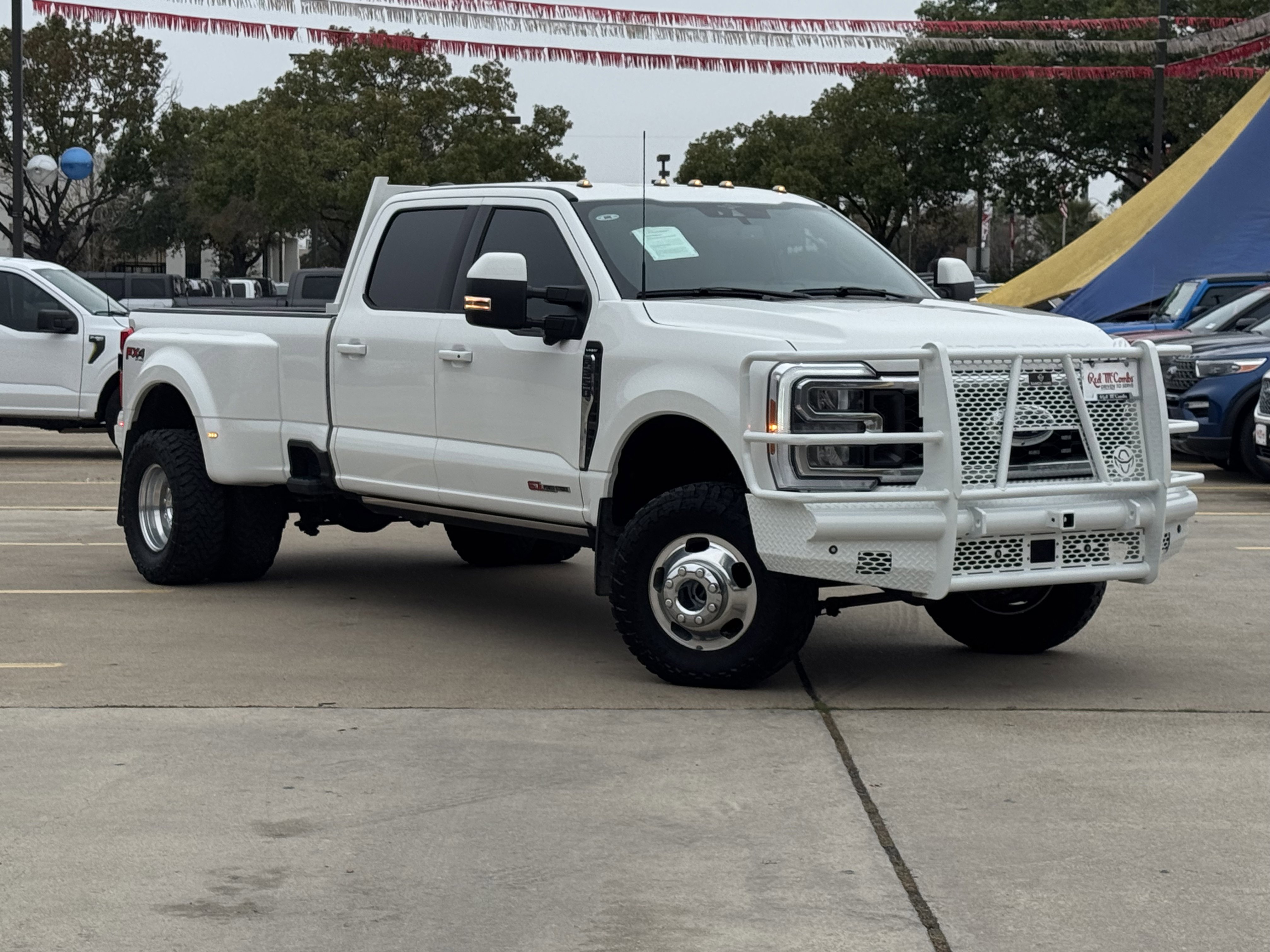 2023 Ford F-350 Super Duty Lariat's photo