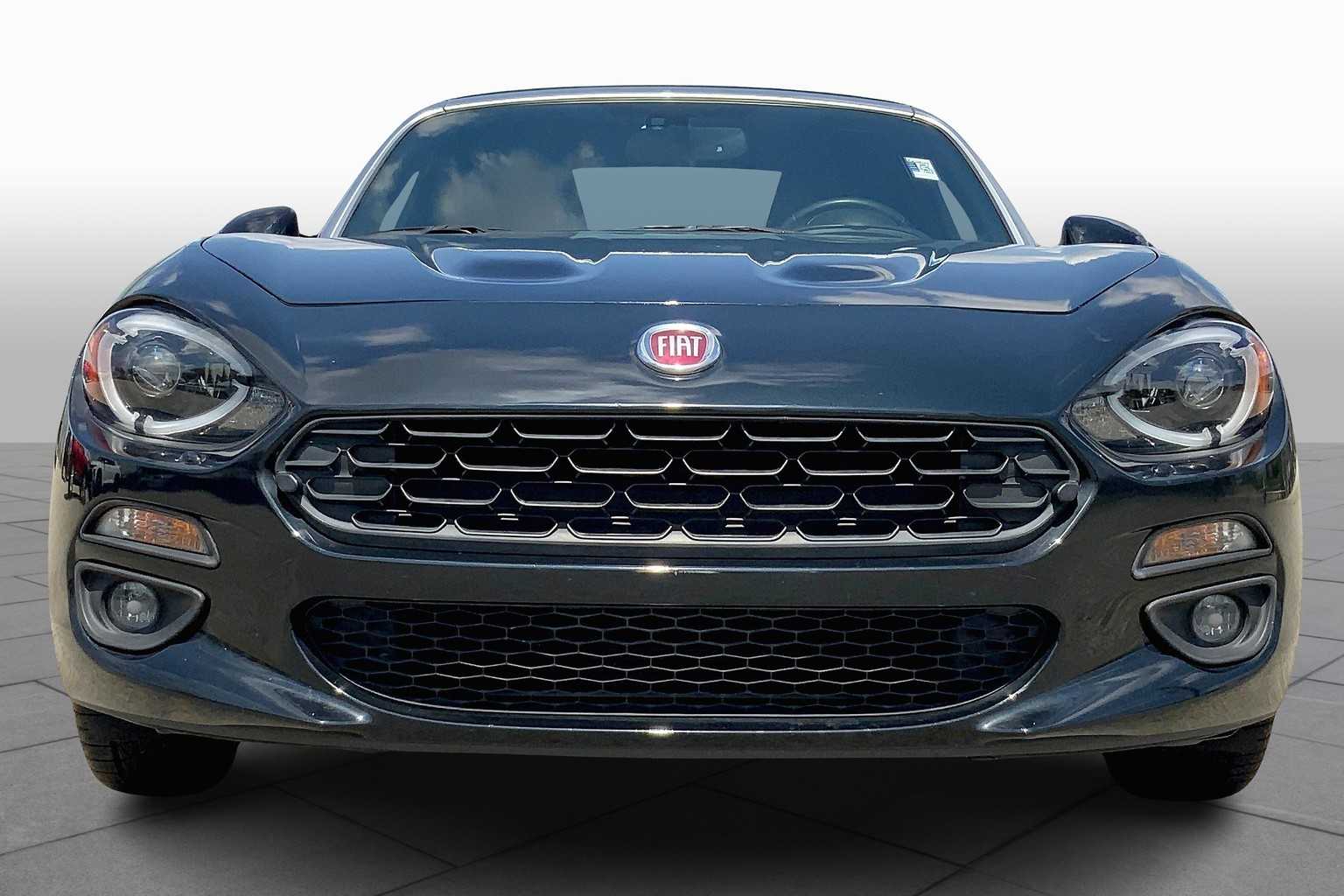2017 Fiat 124 Spider Lusso photo 2