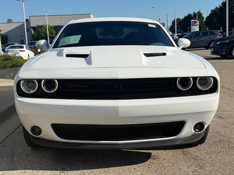 2020 Dodge Challenger SXT AWD photo 9