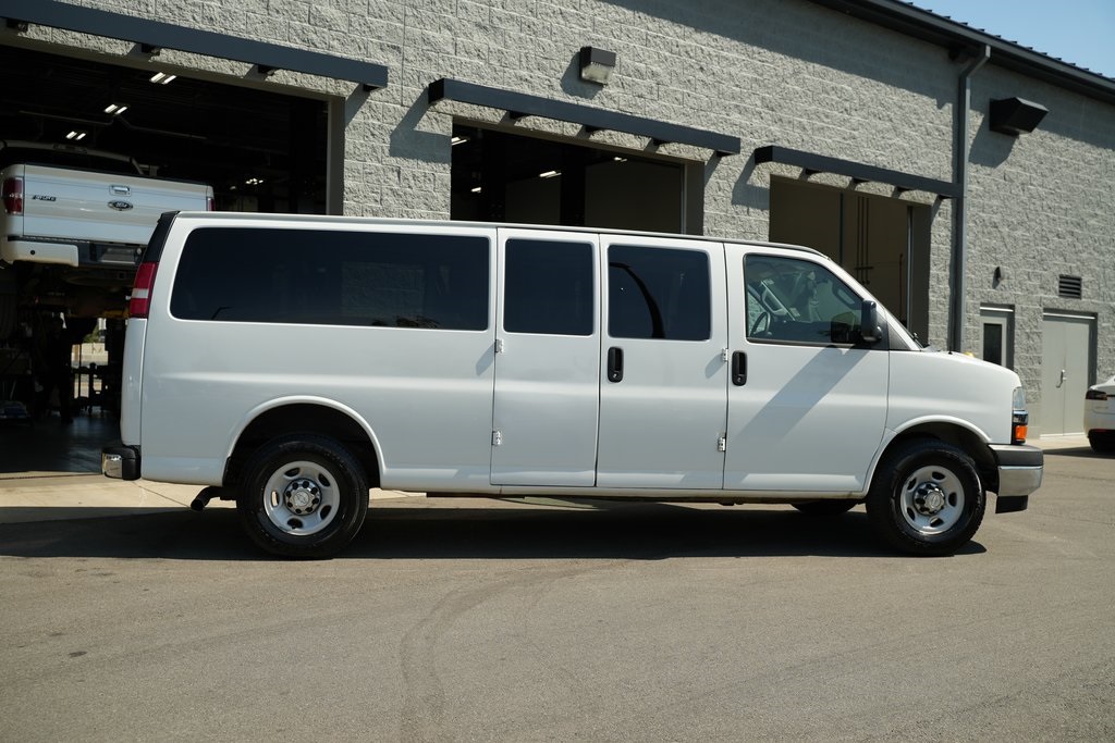 2017 Chevrolet Express 3500 LT photo 6