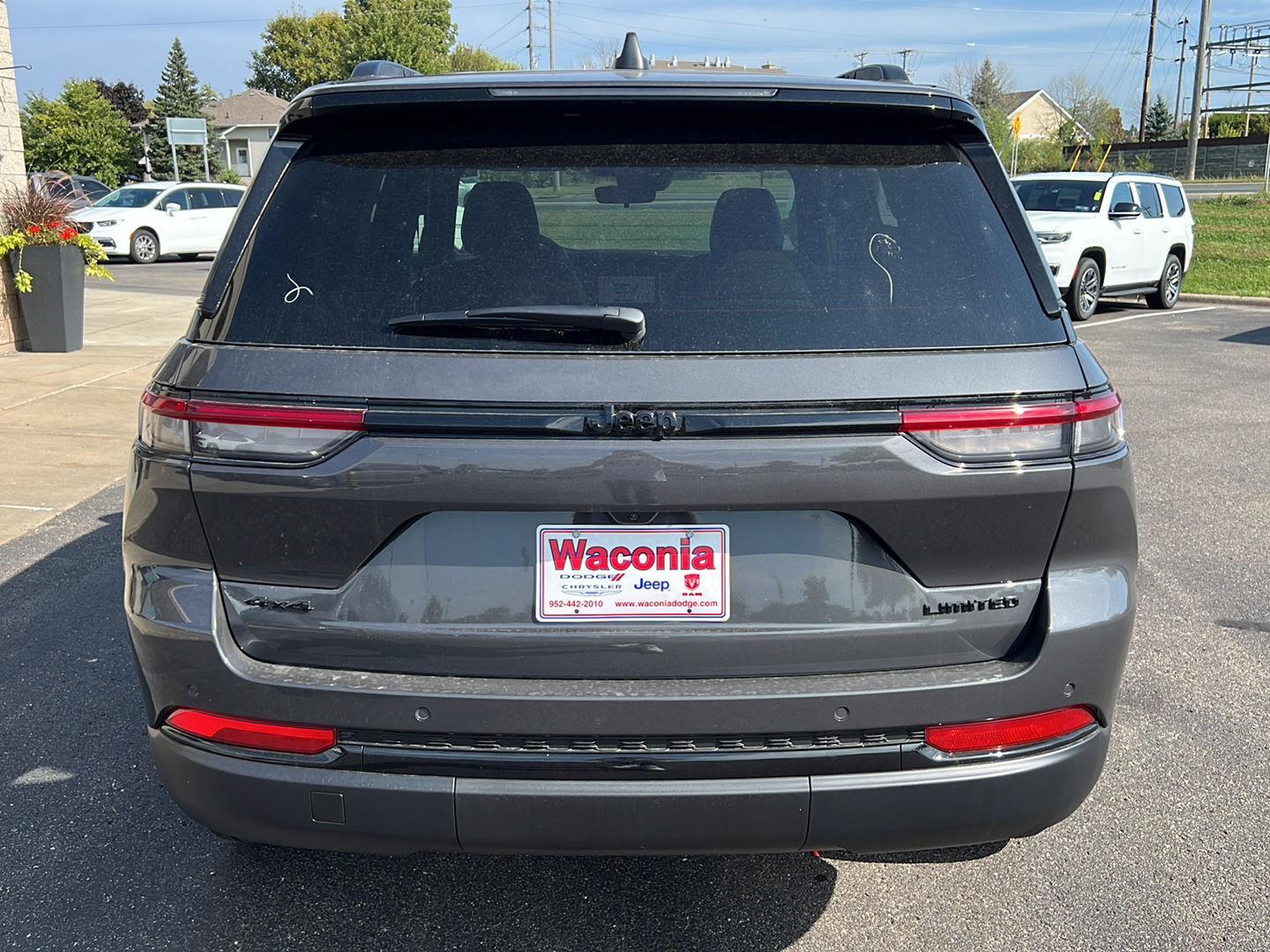 2025 Jeep Grand Cherokee Limited photo 3