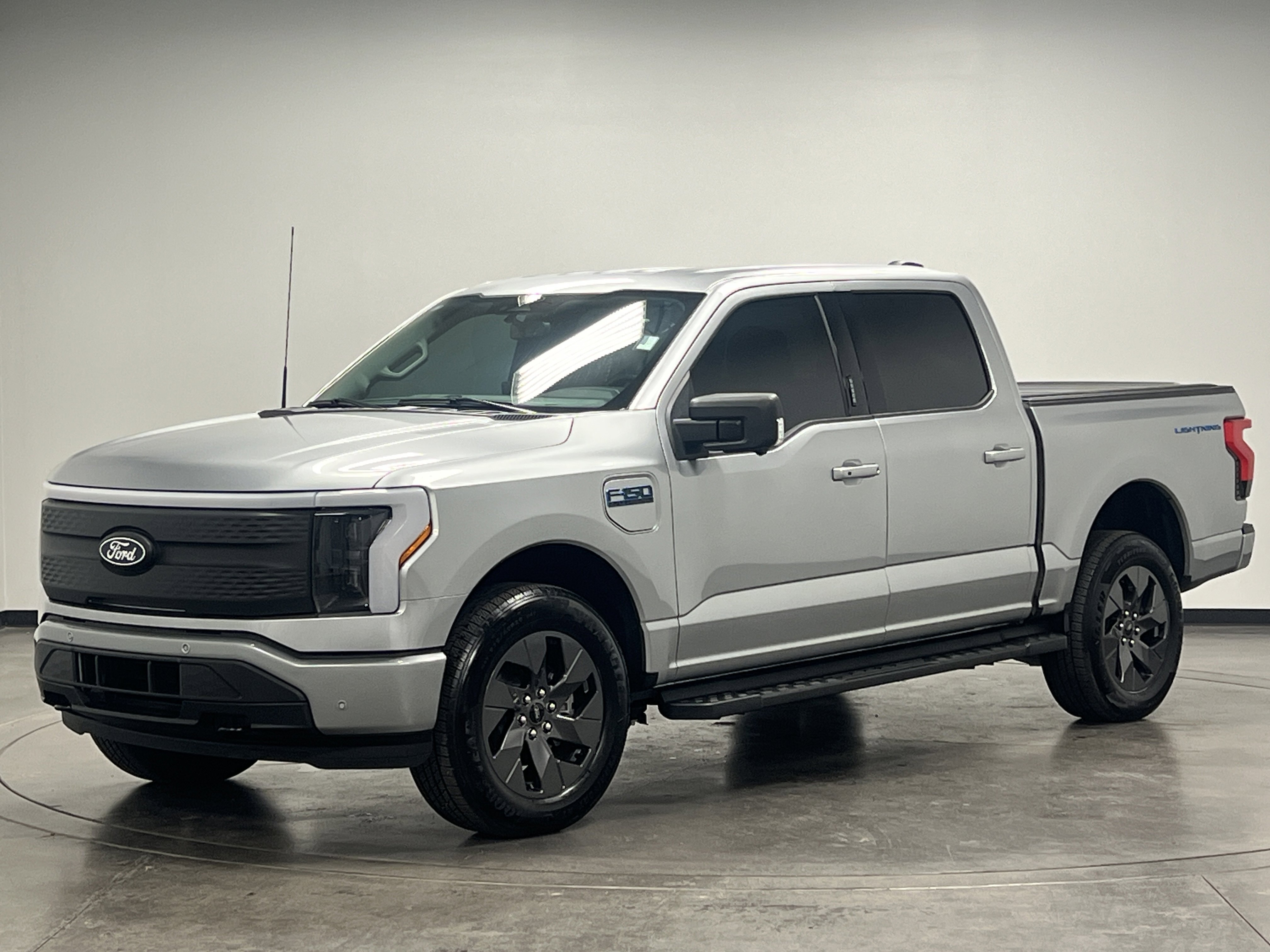 2024 Ford F-150 Lightning photo 3