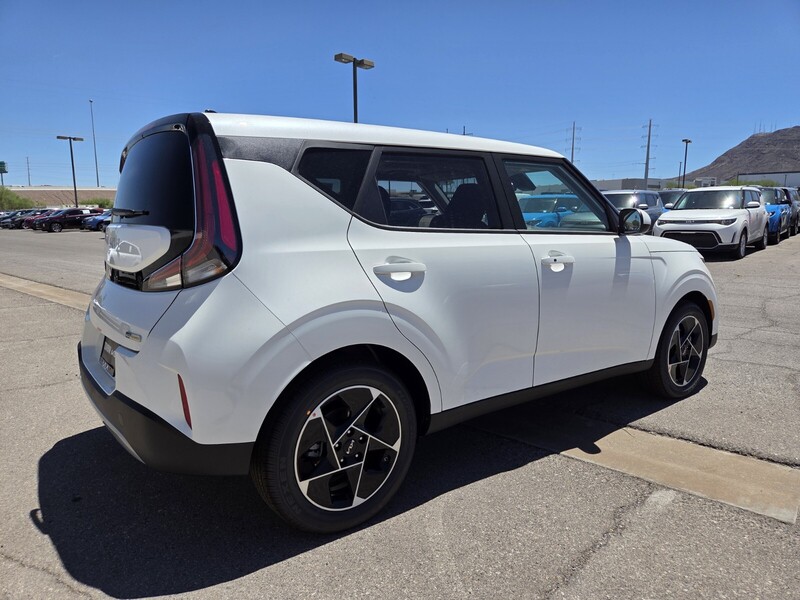 2025 Kia Soul EX photo 3