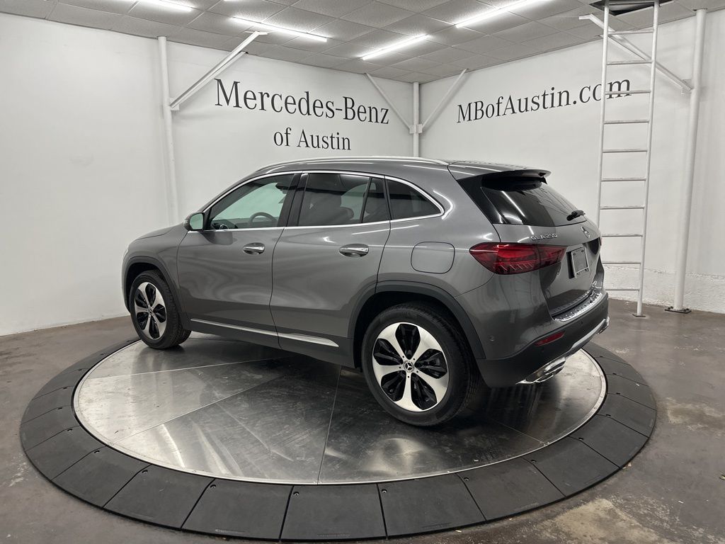 2025 Mercedes Benz GLA 250 photo 3