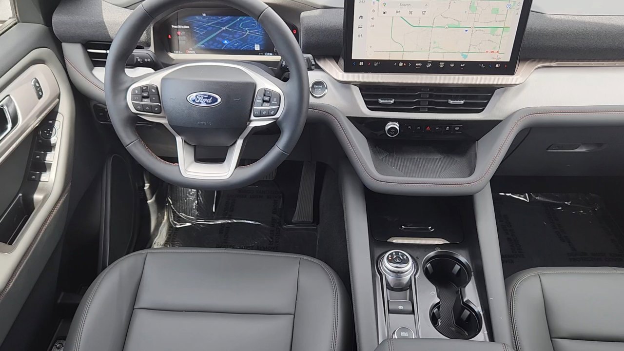 2025 Ford Explorer photo 4