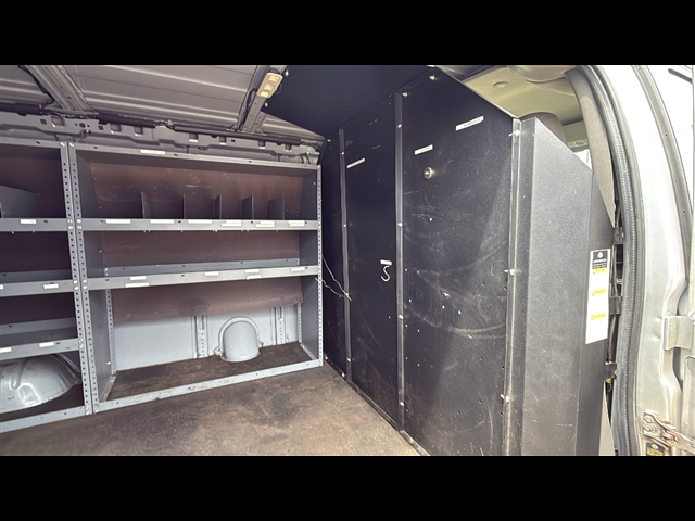 2021 Gmc Savana Cargo 2500 photo 18