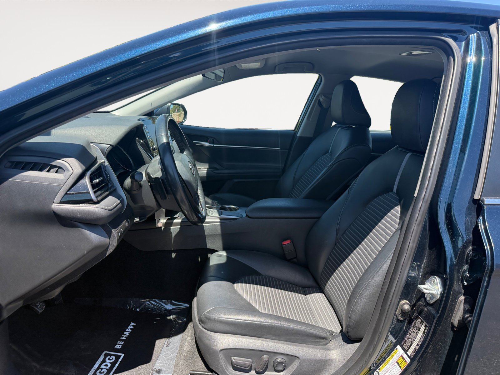 2021 Toyota Camry SE photo 10