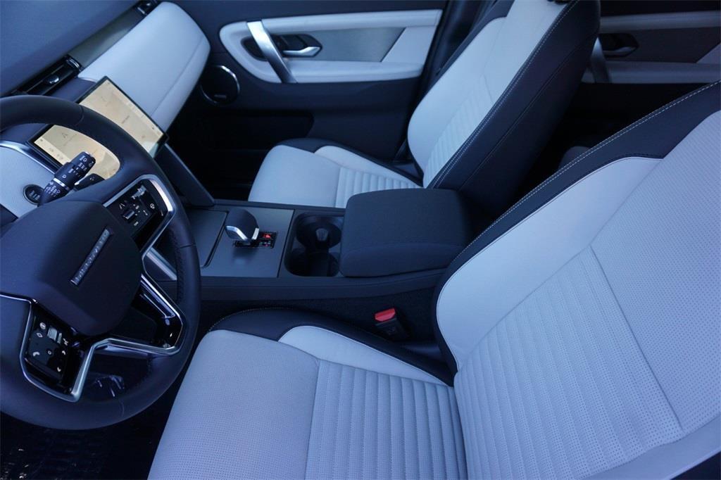 2025 Land Rover Discovery Sport Dynamic SE photo 5