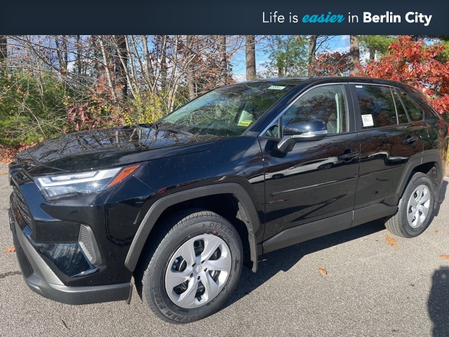 2025 Toyota RAV4 LE's photo