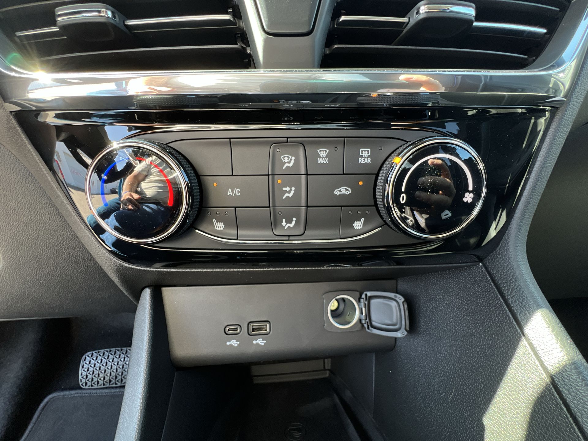 2026 Buick Encore GX Sport Touring photo 11