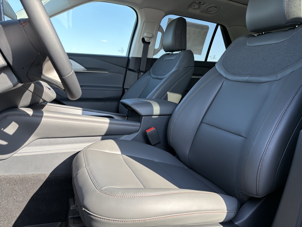 2025 Ford Explorer photo 18