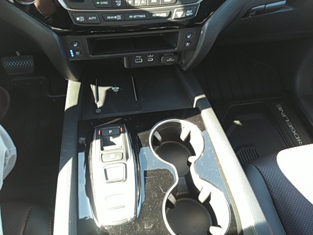 2025 Honda Ridgeline Black Edition photo 4