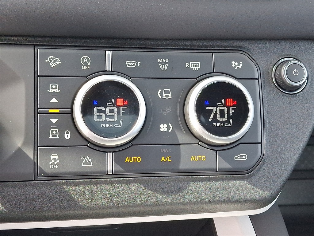 2025 Land Rover Defender 110 S photo 11