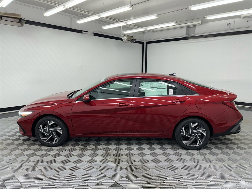 2025 Hyundai Elantra SEL Convenience photo 2
