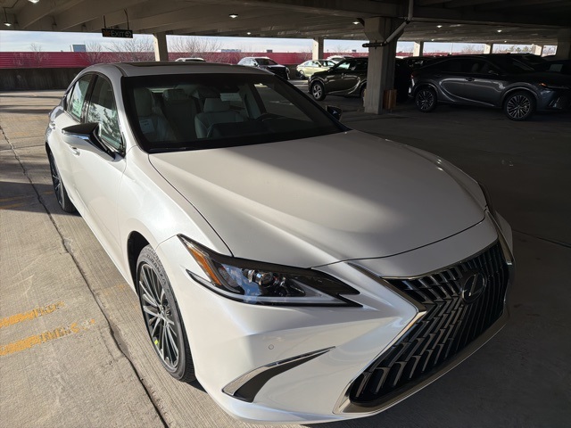 2025 Lexus ES 350's photo